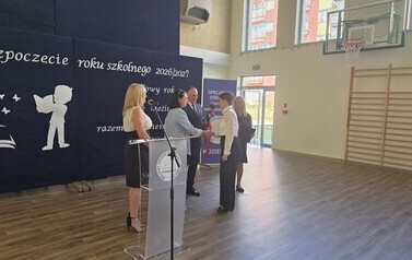 01.09.2026 - NOWY ROK SZKOLNY ROZPOCZĘTY. NAJLEPSI MATURZYŚCI NAGRODZENI 5