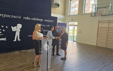 01.09.2026 - NOWY ROK SZKOLNY ROZPOCZĘTY. NAJLEPSI MATURZYŚCI NAGRODZENI 6