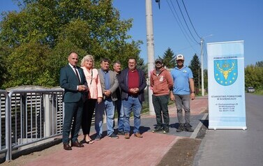16.09.2026 - NOWE CHODNIKI W GNIEWOSZOWIE I ZAJEZIERZU. KOLEJNE INWESTYCJE POWIATU ZREALIZOWANE 9