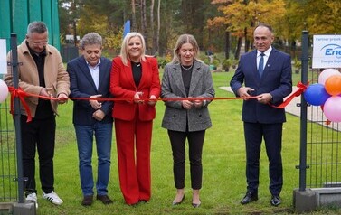 27.10.2026 - &bdquo;KOLOROWY ŚWIAT ZABAWY&rdquo; PODSUMOWANIE PROJEKTU I OTWARCIE NOWEGO PLACU ZABAW W SOSW W KOZIENICACH 18