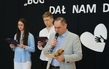 ŚWIĄTECZNE SPOTKANIA W I LO I ZS NR 1 3