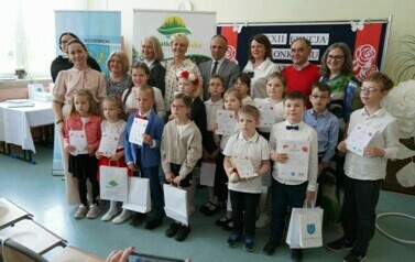 KOLEJNA ODSŁONA KONKURSU RECYTATORSKIEGO POEZJI PATRIOTYCZNEJ W PSP W GARBATCE-LETNISKU 1