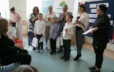 KOLEJNA ODSŁONA KONKURSU RECYTATORSKIEGO POEZJI PATRIOTYCZNEJ W PSP W GARBATCE-LETNISKU 2