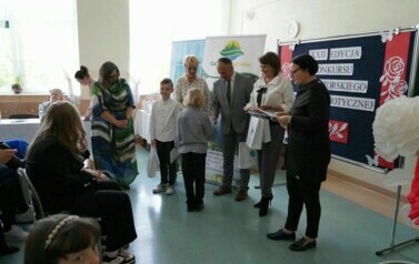 KOLEJNA ODSŁONA KONKURSU RECYTATORSKIEGO POEZJI PATRIOTYCZNEJ W PSP W GARBATCE-LETNISKU 3
