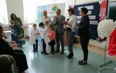 KOLEJNA ODSŁONA KONKURSU RECYTATORSKIEGO POEZJI PATRIOTYCZNEJ W PSP W GARBATCE-LETNISKU 4