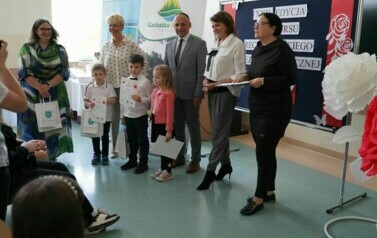 KOLEJNA ODSŁONA KONKURSU RECYTATORSKIEGO POEZJI PATRIOTYCZNEJ W PSP W GARBATCE-LETNISKU 5