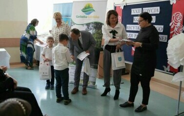 KOLEJNA ODSŁONA KONKURSU RECYTATORSKIEGO POEZJI PATRIOTYCZNEJ W PSP W GARBATCE-LETNISKU 7