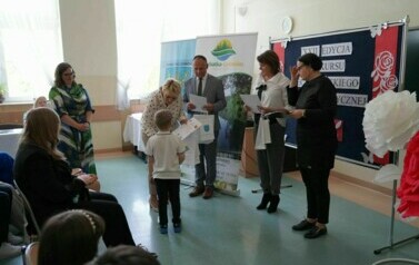 KOLEJNA ODSŁONA KONKURSU RECYTATORSKIEGO POEZJI PATRIOTYCZNEJ W PSP W GARBATCE-LETNISKU 8