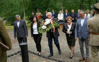 UCZCILI PAMIĘĆ POMORDOWANYCH ŻOŁNIERZY  BATALION&Oacute;W CHŁOPSKICH 5