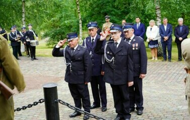 UCZCILI PAMIĘĆ POMORDOWANYCH ŻOŁNIERZY  BATALION&Oacute;W CHŁOPSKICH 9