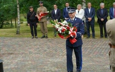 UCZCILI PAMIĘĆ POMORDOWANYCH ŻOŁNIERZY  BATALION&Oacute;W CHŁOPSKICH 10