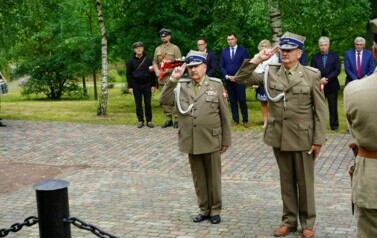 UCZCILI PAMIĘĆ POMORDOWANYCH ŻOŁNIERZY  BATALION&Oacute;W CHŁOPSKICH 11