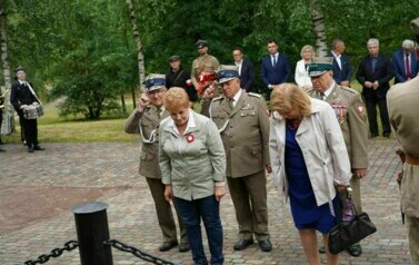 UCZCILI PAMIĘĆ POMORDOWANYCH ŻOŁNIERZY  BATALION&Oacute;W CHŁOPSKICH 12