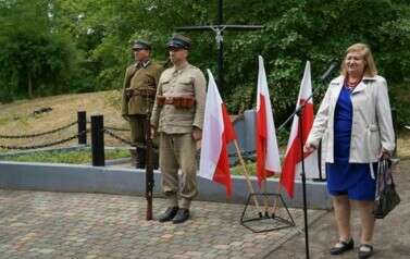 UCZCILI PAMIĘĆ POMORDOWANYCH ŻOŁNIERZY  BATALION&Oacute;W CHŁOPSKICH 17