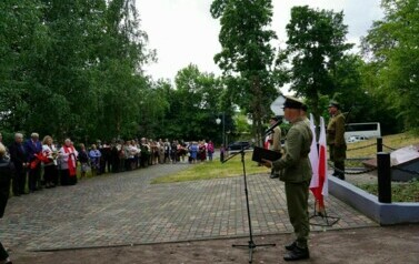 UCZCILI PAMIĘĆ POMORDOWANYCH ŻOŁNIERZY  BATALION&Oacute;W CHŁOPSKICH 19
