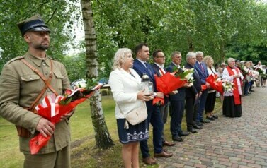 UCZCILI PAMIĘĆ POMORDOWANYCH ŻOŁNIERZY  BATALION&Oacute;W CHŁOPSKICH 21