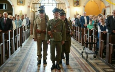 UCZCILI PAMIĘĆ POMORDOWANYCH ŻOŁNIERZY  BATALION&Oacute;W CHŁOPSKICH 24
