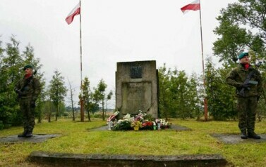 UROCZYSTOŚĆ PATRIOTYCZNA W ZAJEZIERZU 2