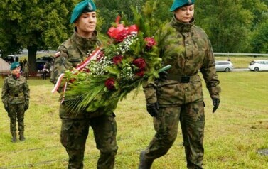 UROCZYSTOŚĆ PATRIOTYCZNA W ZAJEZIERZU 6