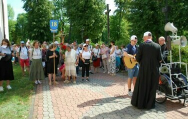 "OSIEMNASTKA" W DRODZE NA JASNĄ G&Oacute;RĘ 12