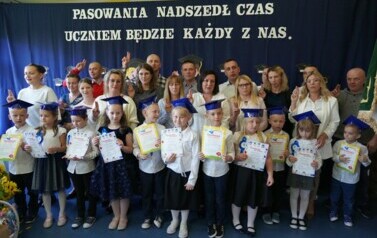 UROCZYSTE PASOWANIE PIERWSZOKLASIST&Oacute;W W PSP W URSYNOWIE 7