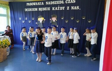 UROCZYSTE PASOWANIE PIERWSZOKLASIST&Oacute;W W PSP W URSYNOWIE 10