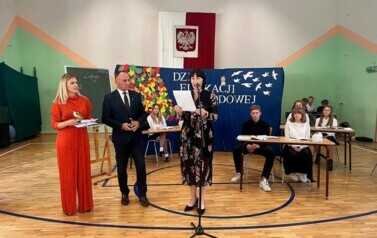 DZIEŃ EDUKACJI NARODOWEJ W &bdquo;ZIELONYM&rdquo; LO 9