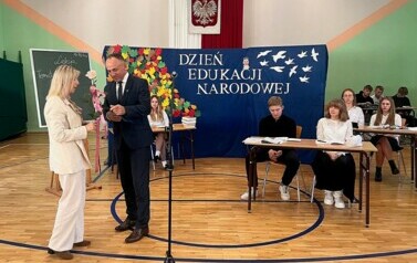 DZIEŃ EDUKACJI NARODOWEJ W &bdquo;ZIELONYM&rdquo; LO 17