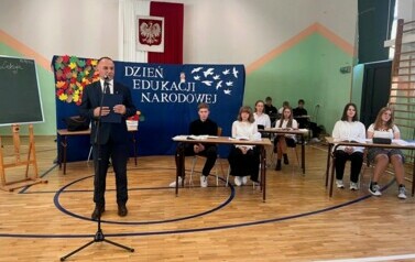 DZIEŃ EDUKACJI NARODOWEJ W &bdquo;ZIELONYM&rdquo; LO 19