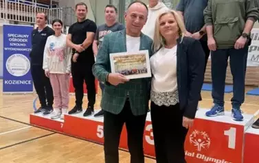 PONAD 80 ZAWODNIK&Oacute;W OLIMPIAD SPECJALNYCH  RYWALIZOWAŁO PODCZAS TURNIEJU BADMINTONA W KOZIENICACH 4