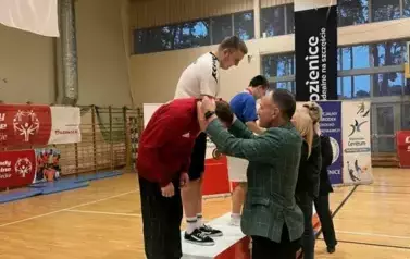 PONAD 80 ZAWODNIK&Oacute;W OLIMPIAD SPECJALNYCH  RYWALIZOWAŁO PODCZAS TURNIEJU BADMINTONA W KOZIENICACH 10