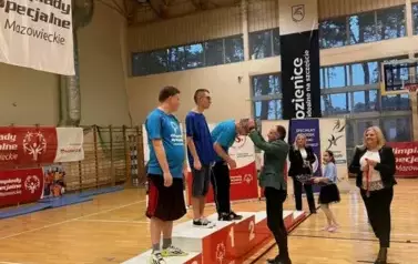 PONAD 80 ZAWODNIK&Oacute;W OLIMPIAD SPECJALNYCH  RYWALIZOWAŁO PODCZAS TURNIEJU BADMINTONA W KOZIENICACH 13