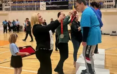 PONAD 80 ZAWODNIK&Oacute;W OLIMPIAD SPECJALNYCH  RYWALIZOWAŁO PODCZAS TURNIEJU BADMINTONA W KOZIENICACH 17