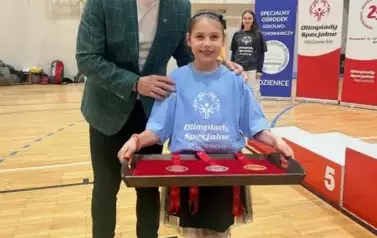PONAD 80 ZAWODNIK&Oacute;W OLIMPIAD SPECJALNYCH  RYWALIZOWAŁO PODCZAS TURNIEJU BADMINTONA W KOZIENICACH 18