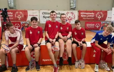 PONAD 80 ZAWODNIK&Oacute;W OLIMPIAD SPECJALNYCH  RYWALIZOWAŁO PODCZAS TURNIEJU BADMINTONA W KOZIENICACH 22