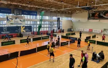 PONAD 80 ZAWODNIK&Oacute;W OLIMPIAD SPECJALNYCH  RYWALIZOWAŁO PODCZAS TURNIEJU BADMINTONA W KOZIENICACH 23
