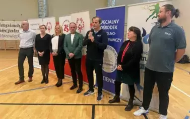PONAD 80 ZAWODNIK&Oacute;W OLIMPIAD SPECJALNYCH  RYWALIZOWAŁO PODCZAS TURNIEJU BADMINTONA W KOZIENICACH 29