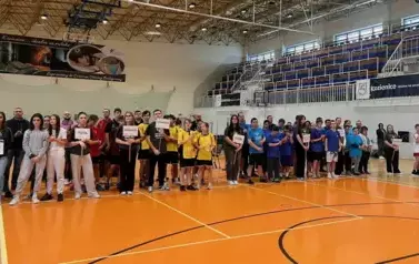 PONAD 80 ZAWODNIK&Oacute;W OLIMPIAD SPECJALNYCH  RYWALIZOWAŁO PODCZAS TURNIEJU BADMINTONA W KOZIENICACH 30