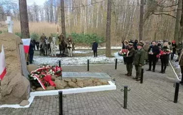 WDZIĘCZNOŚĆ ZALEŻY OD PAMIĘCI: 81. ROCZNICA BITWY POD MOLENDAMI 2