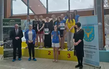 SPORTOWA RYWALIZACJA NA BASENIE 8