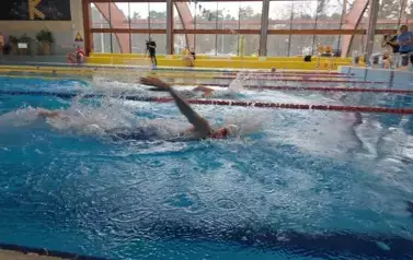 SPORTOWA RYWALIZACJA NA BASENIE 23