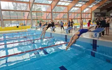 SPORTOWA RYWALIZACJA NA BASENIE 24