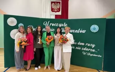 Z DUMĄ W DOROSŁOŚĆ &ndash; UROCZYSTE ZAKOŃCZENIE ROKU MATURZYST&Oacute;W 1