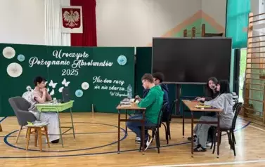 Z DUMĄ W DOROSŁOŚĆ &ndash; UROCZYSTE ZAKOŃCZENIE ROKU MATURZYST&Oacute;W 2