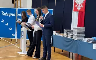 Z DUMĄ W DOROSŁOŚĆ &ndash; UROCZYSTE ZAKOŃCZENIE ROKU MATURZYST&Oacute;W 14