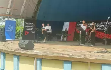 MŁODZIEŻ OHP ŚWIĘTOWAŁA ZAKOŃCZENIE ROKU  NAD JEZIOREM W KOZIENICACH 9