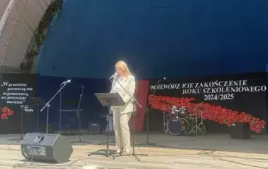 MŁODZIEŻ OHP ŚWIĘTOWAŁA ZAKOŃCZENIE ROKU  NAD JEZIOREM W KOZIENICACH 16