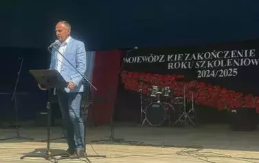 MŁODZIEŻ OHP ŚWIĘTOWAŁA ZAKOŃCZENIE ROKU  NAD JEZIOREM W KOZIENICACH 17