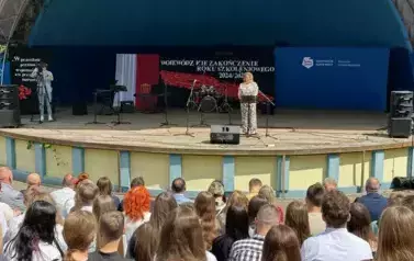 MŁODZIEŻ OHP ŚWIĘTOWAŁA ZAKOŃCZENIE ROKU  NAD JEZIOREM W KOZIENICACH 21