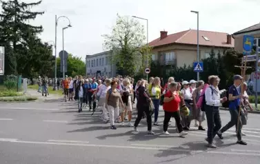 KOZIENICKA &bdquo;OSIEMNASTKA&rdquo; WYRUSZYŁA NA PIELGRZYMI SZLAK 2